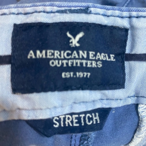 American Eagle Outfitters Stretch Midi Blue Faded Wash Womens Size 2 Shorts - Picture 4 of 5
